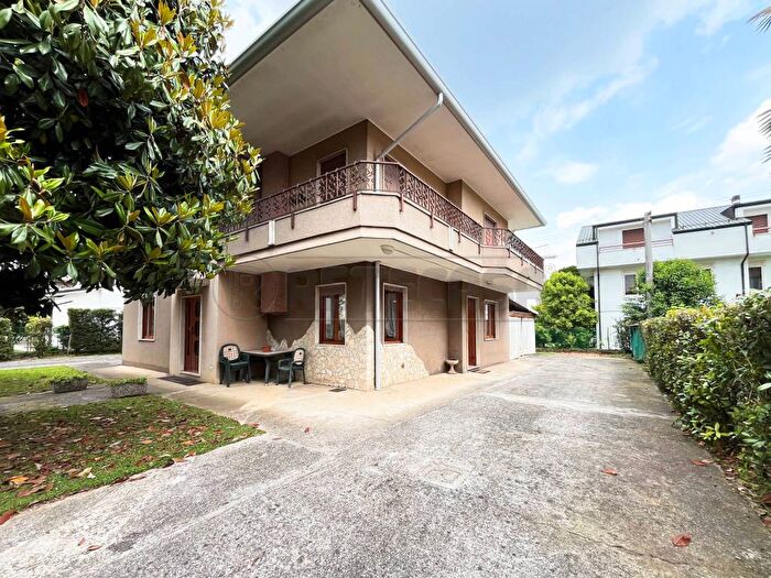 Appartamento trilocale in affitto in Via T Dal Molin, Centro, Creazzo