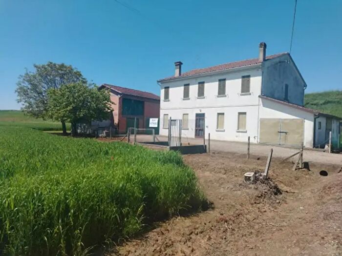 Casa con 6 locali in vendita in Via Navacchio, Lugo