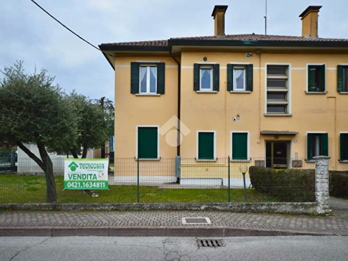Appartamento trilocale in vendita in Via Brusade, San Dona Di Piave