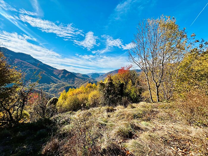 Casa quadrilocale in vendita in Frazione Albra, Ormea