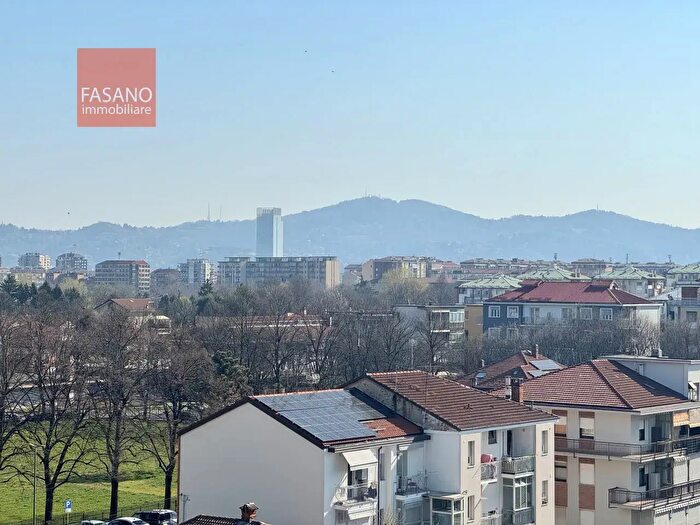 Appartamento con 5 locali in vendita in Strada del Drosso, Torino