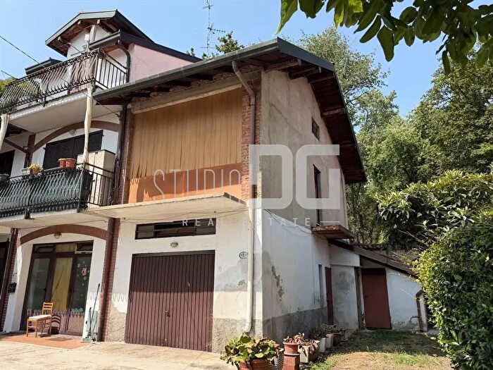 Casa bilocale in vendita in Via Trento, Limbiate