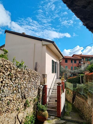 Casa quadrilocale in vendita in Lerici