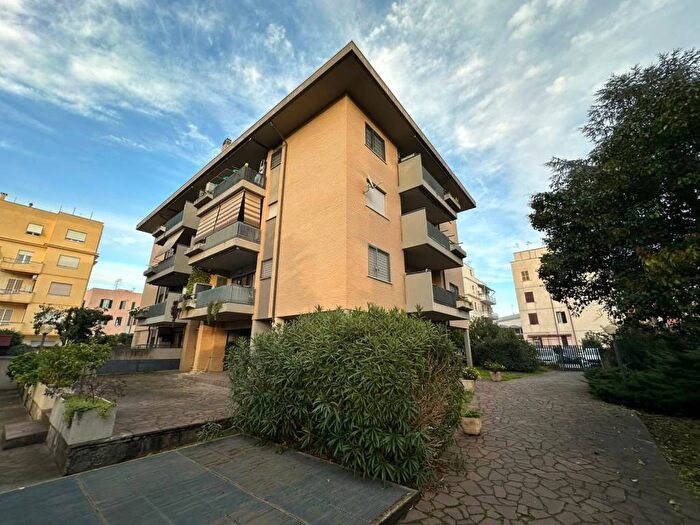 Appartamento trilocale in affitto in Piazza Francesco Cupani, Alessandrino Torre Spaccata, Roma