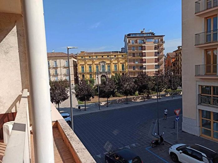 Appartamento trilocale in affitto in liberta, Centro Storico, Avellino