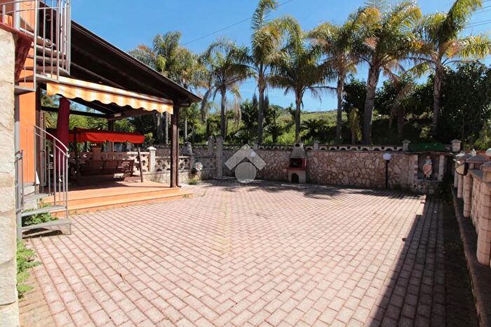 Casa in vendita in Via Gozzano, Agropoli