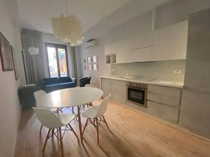 Appartamento trilocale in affitto in Via Edmondo De Amicis, Milano