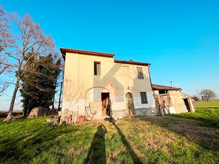 Casa con 5 locali in vendita in Via del Canale, Forli