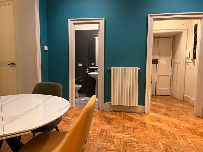 Appartamento trilocale in affitto in Via Chiatamone, Chiaia, Napoli