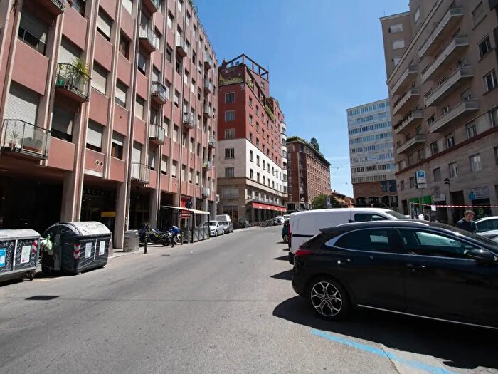 Appartamento con 5 locali in vendita in Via Guglielmo Marconi, Bologna