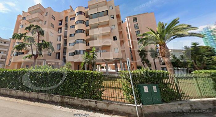 Casa trilocale in vendita in Via Giotto, Aversa