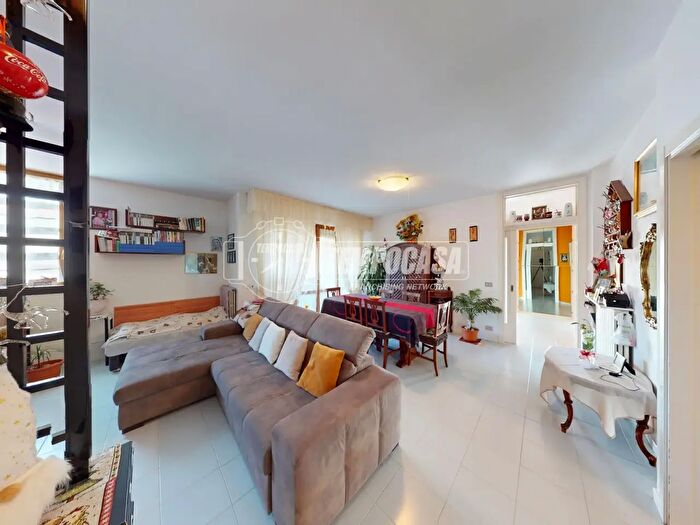 Appartamento quadrilocale in vendita in Via Giambattista Pergolesi, Altidona