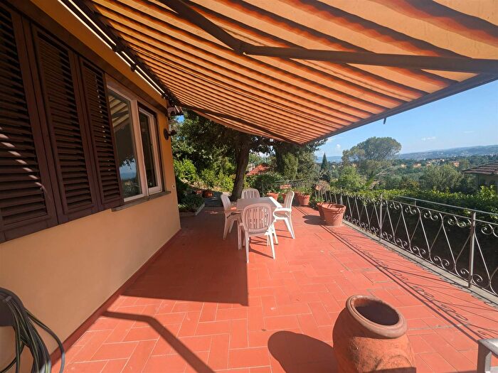 Casa con 6 locali in affitto in Firenze