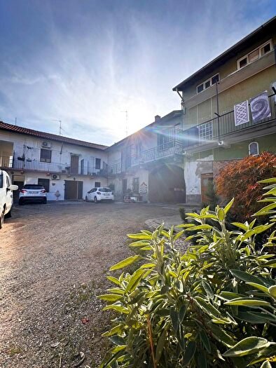 Appartamento quadrilocale in vendita in Via Vittorio Veneto, Carbonate