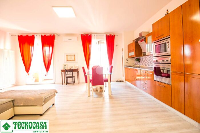 Appartamento trilocale in vendita in Via Camillo Ronzani, Casalecchio Di Reno