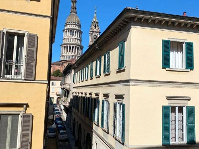 Appartamento quadrilocale in affitto in Corso Camillo Benso di Cavour, Centro Storico, Novara