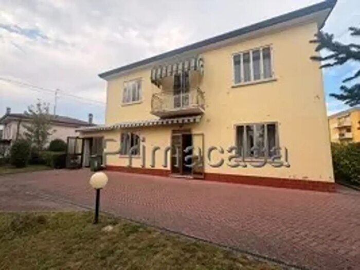 Casa con 12 locali in vendita in Corso della Vittoria, Legnago