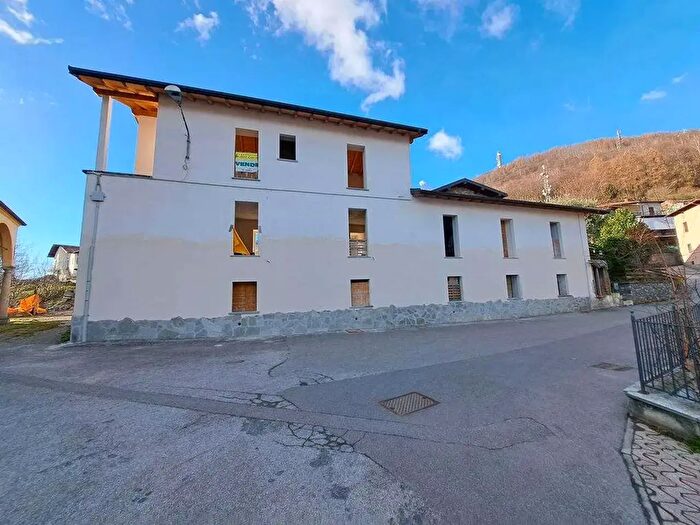 Appartamento con 5 locali in vendita in Brenzio, Gravedona ed Uniti