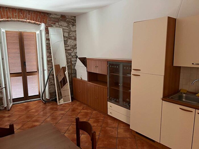 Appartamento bilocale in affitto in Via Nino Bixio, Centro, Gavirate