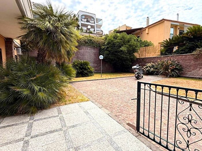 Appartamento con 5 locali in affitto in Via Trepiccioni, Monterusciello, Pozzuoli