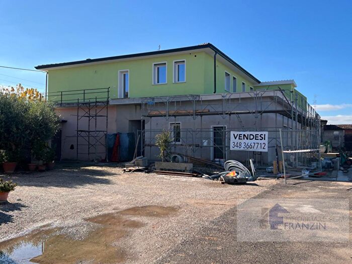 Appartamento quadrilocale in vendita in Via Vallio, Meolo