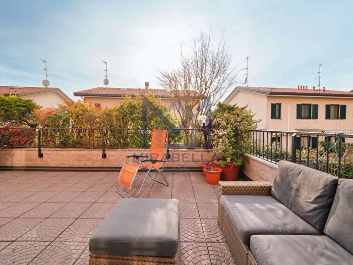 Casa con 5 locali in vendita in Triuggio