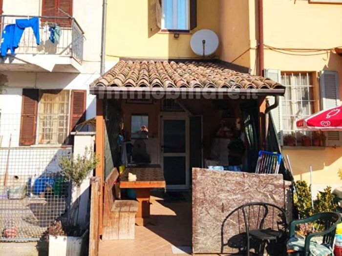 Casa trilocale in affitto in Santa Giuletta