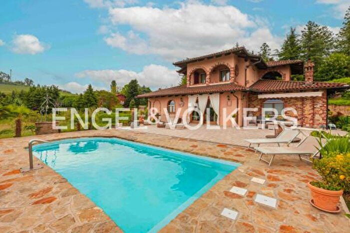 Casa con 6 locali in vendita in Via Beppe Fenoglio, Mango