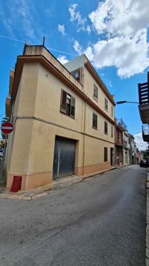 Casa con 6 locali in vendita in Via Salemi, Castelvetrano