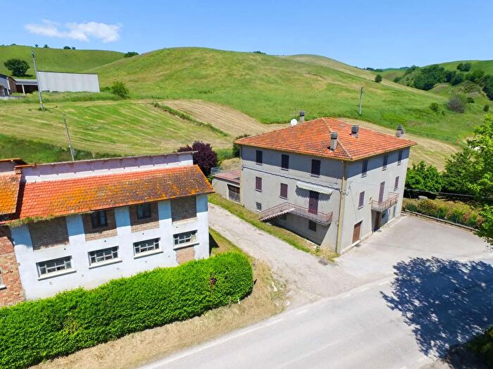 Casa con 9 locali in vendita in Località Molino, Belforte AllIsauro