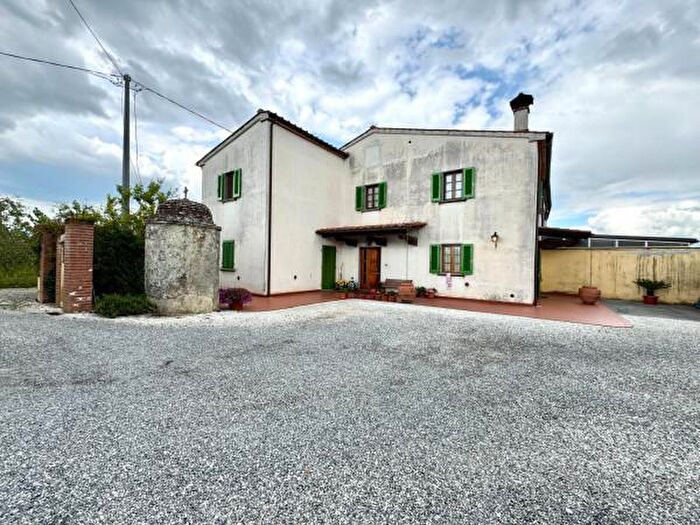 Casa con 6 locali in vendita in Via delle Case Vecchie, Pistoia