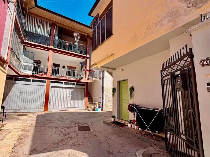 Casa con 7 locali in vendita in Vicolo del Bastone, Caravaggio
