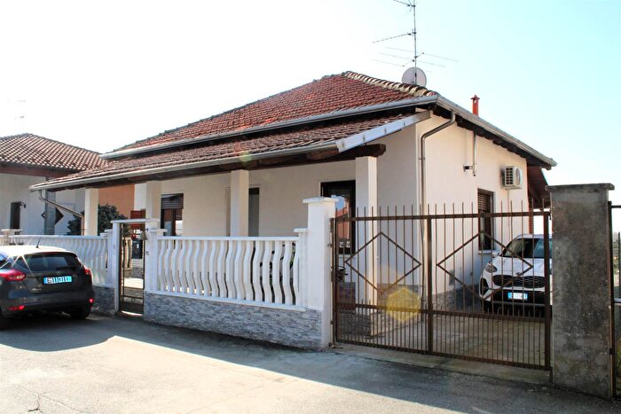 Casa trilocale in vendita in Via Monte Rosa, Tronzano Vercellese