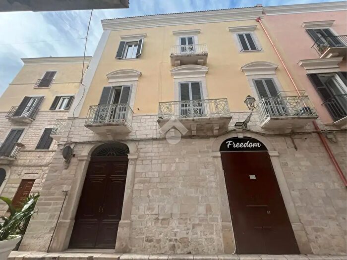 Appartamento con 6 locali in vendita in Via Ognissanti, Trani