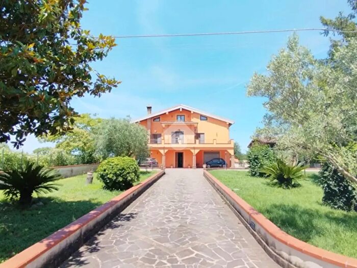 Casa con 6 locali in vendita in Via Casamarina, Rocca D'Evandro