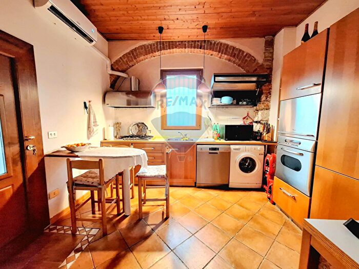 Appartamento bilocale in vendita in Via Case Nuove, Gavirate