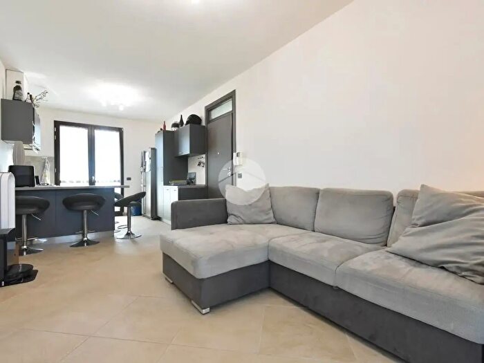 Appartamento trilocale in vendita in Via Prov Uso, Santarcangelo Di Romagna