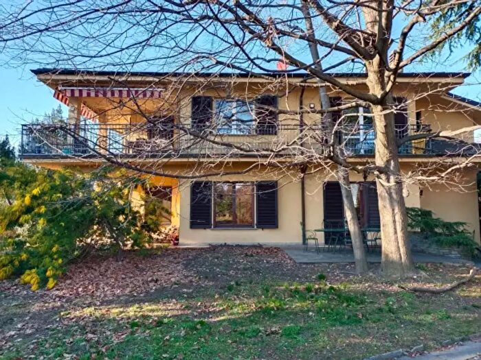 Casa con 6 locali in vendita in Longone Al Segrino