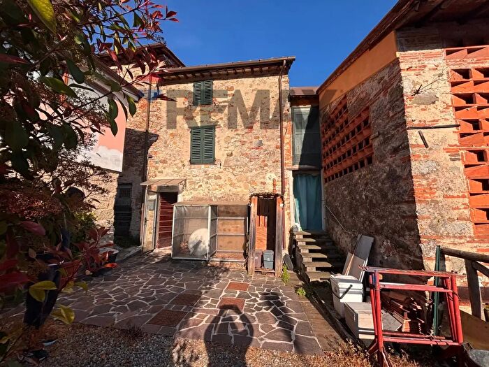Casa bilocale in vendita in Via di Aquilea, Lucca