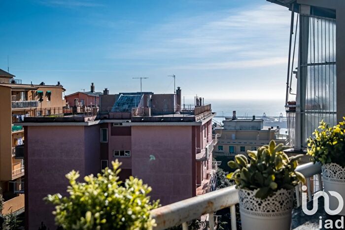 Appartamento con 6 locali in vendita in Via Giovanni Boine, Genova