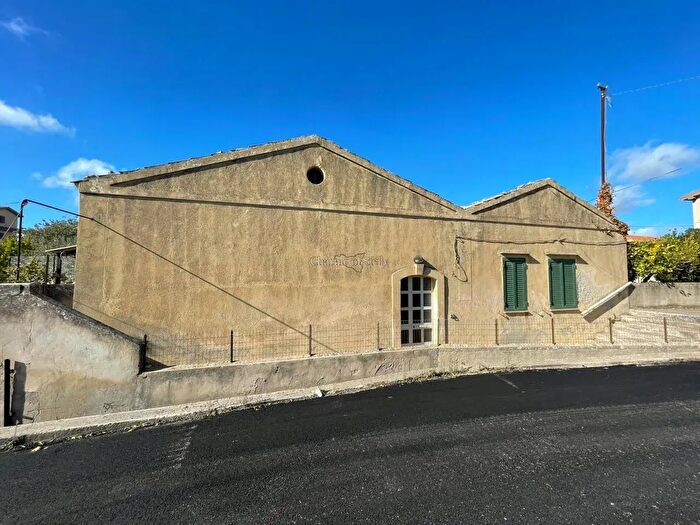 Casa bilocale in vendita in Via Trapani Rocciola, Modica