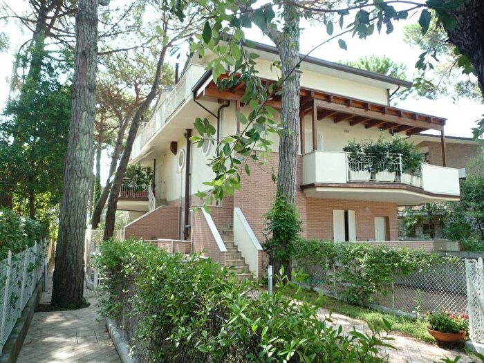 Appartamento trilocale in affitto in Viale Ludovico Ariosto, Milano Marittima, Cervia