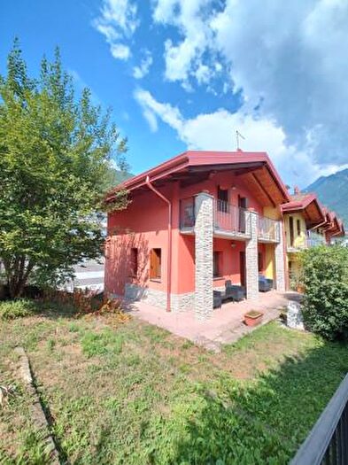 Casa con 5 locali in vendita in Via Nicolina, Edolo