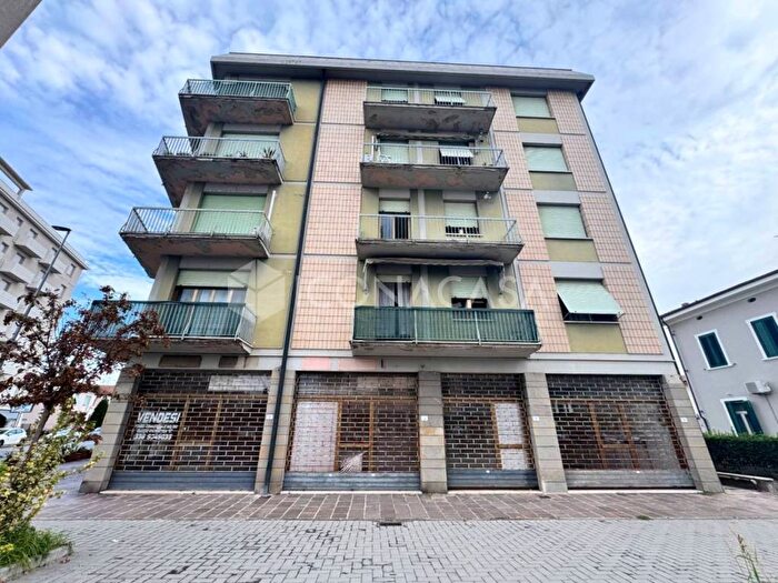 Appartamento trilocale in vendita in Viale Europa, Centro, Castelfranco di Sotto