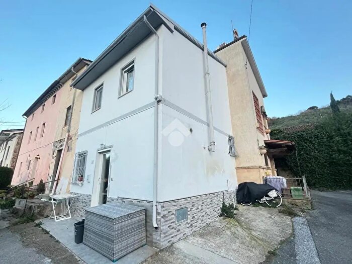 Casa con 6 locali in vendita in Casa Semindipendente Via Ronco, Massarosa