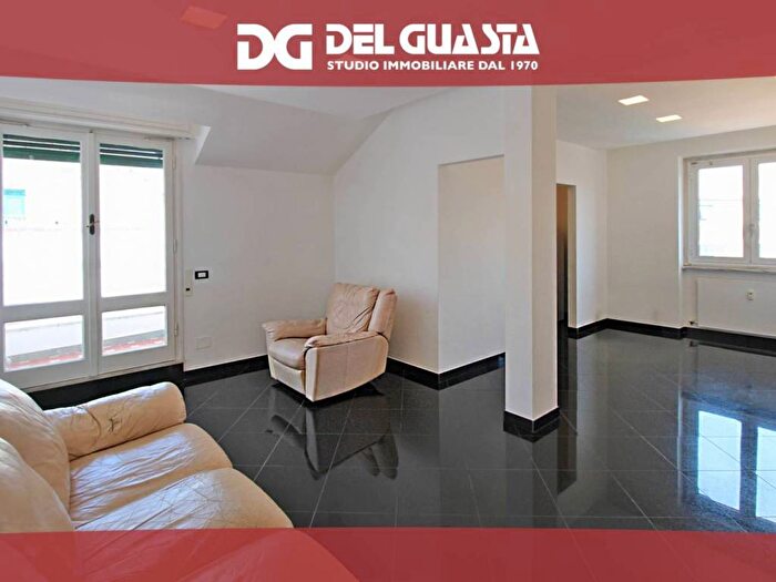 Appartamento con 6 locali in affitto in Via Galeazzo Alessi, Carignano, Genova
