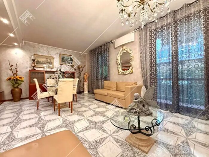 Casa con 6 locali in vendita in Via Larici, Garbagnate Milanese