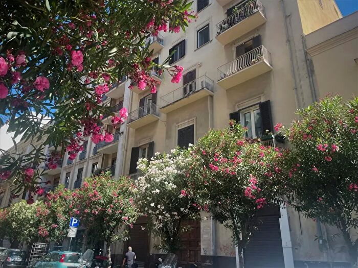 Appartamento quadrilocale in vendita in Via Putignani, Bari