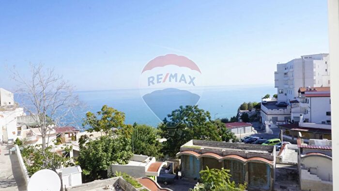 Appartamento trilocale in vendita in Via Le Ripe, Peschici