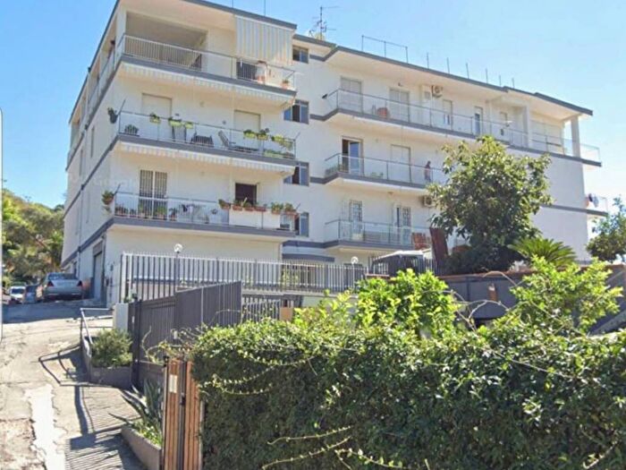 Appartamento trilocale in affitto in Via Suolo San Gennaro, Pozzuoli Alta, Pozzuoli